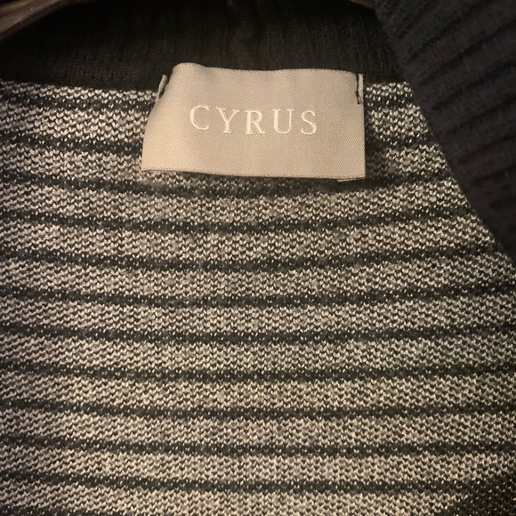 Cyrus cardigan size L - Picture 4 of 4